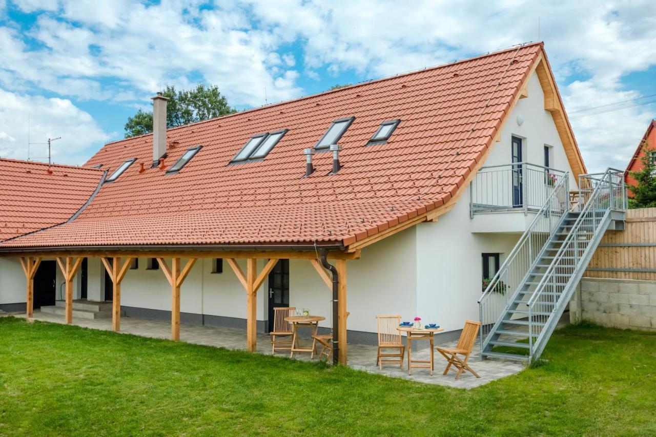 Apartmany Jedovary Trhové Sviny エクステリア 写真