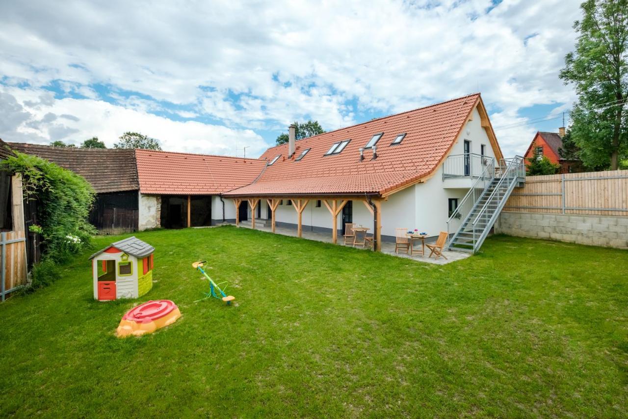 Apartmany Jedovary Trhové Sviny エクステリア 写真