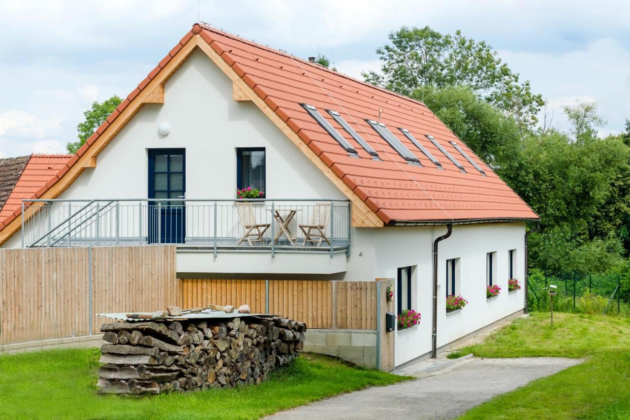 Apartmany Jedovary Trhové Sviny エクステリア 写真