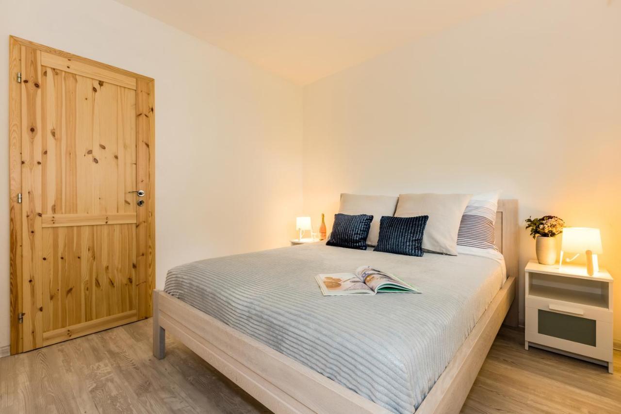 Apartmany Jedovary Trhové Sviny エクステリア 写真